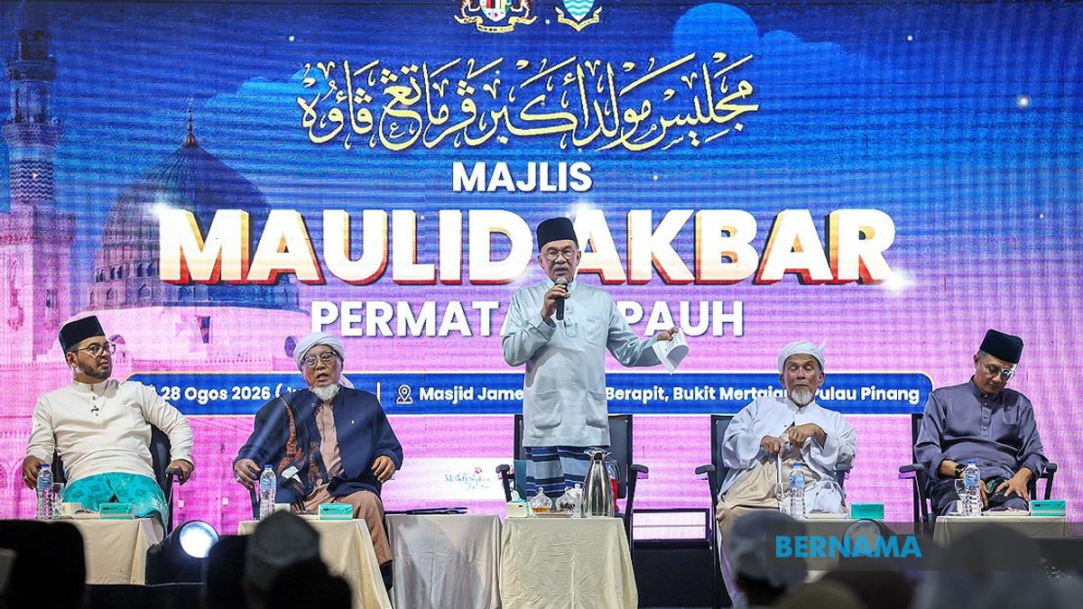 Lead by Moral Example, Anwar Tells Muslims