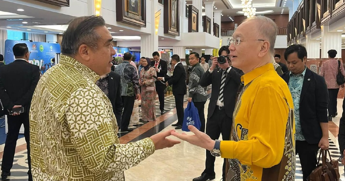 Loke and Wee set aside rivalry in parliament as Johor election heats up