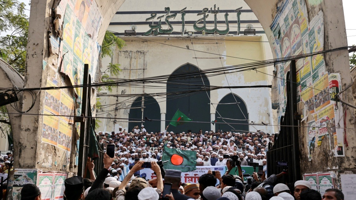 Three Bangladeshi Police Officers Sentenced to Death for Killing Protesters During 2024 Uprising