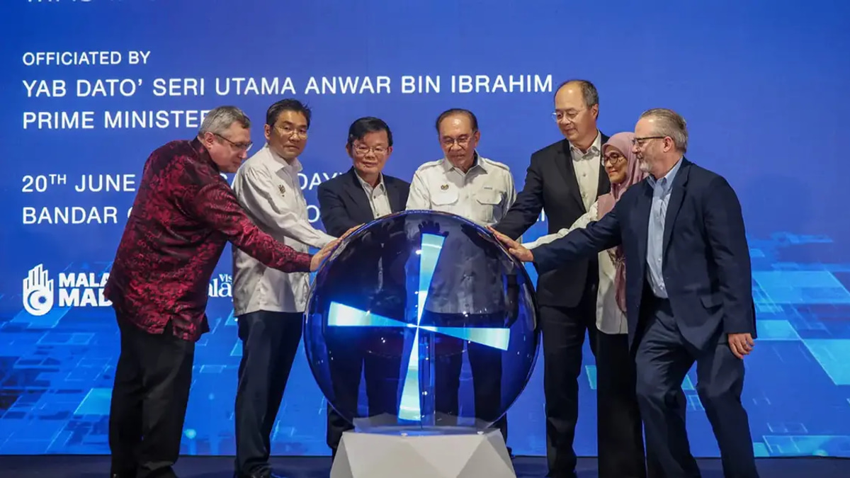 Anwar Appoints Semiconductor Adviser to Bridge University-Industry Gap