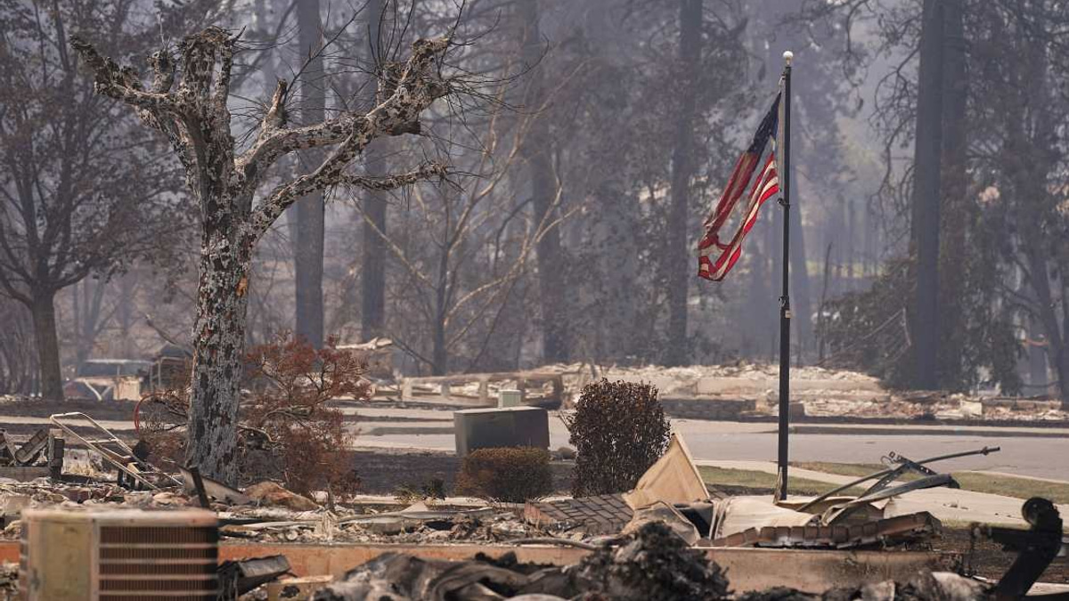Over 65,000 Flee Washington Wildfires as Hundreds of Homes Destroyed