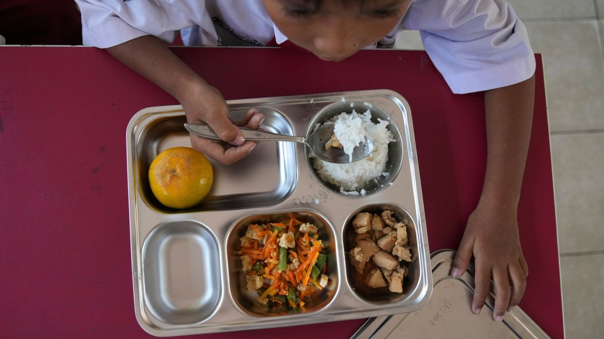 Indonesia's Free Meals Programme Under Fire as Graft Probe Widens