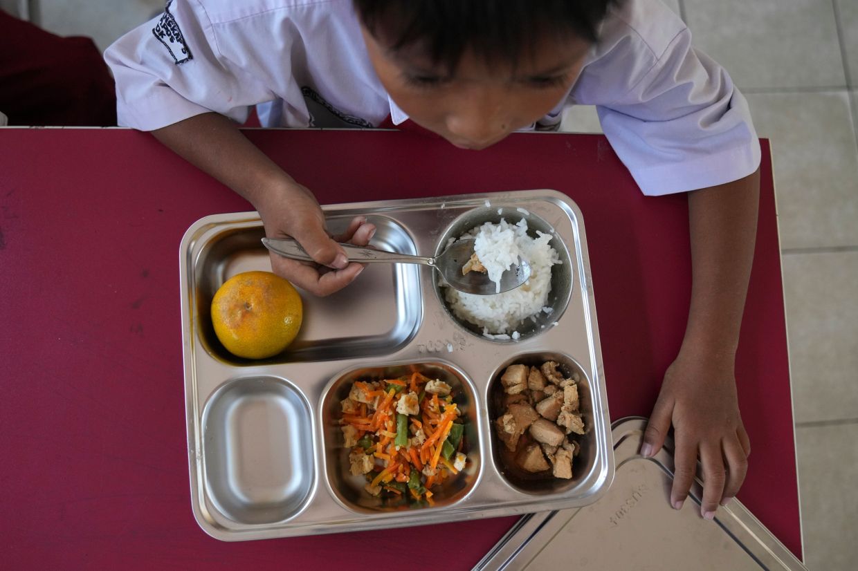 Indonesia's Free Meals Programme Under Fire as Graft Probe Widens