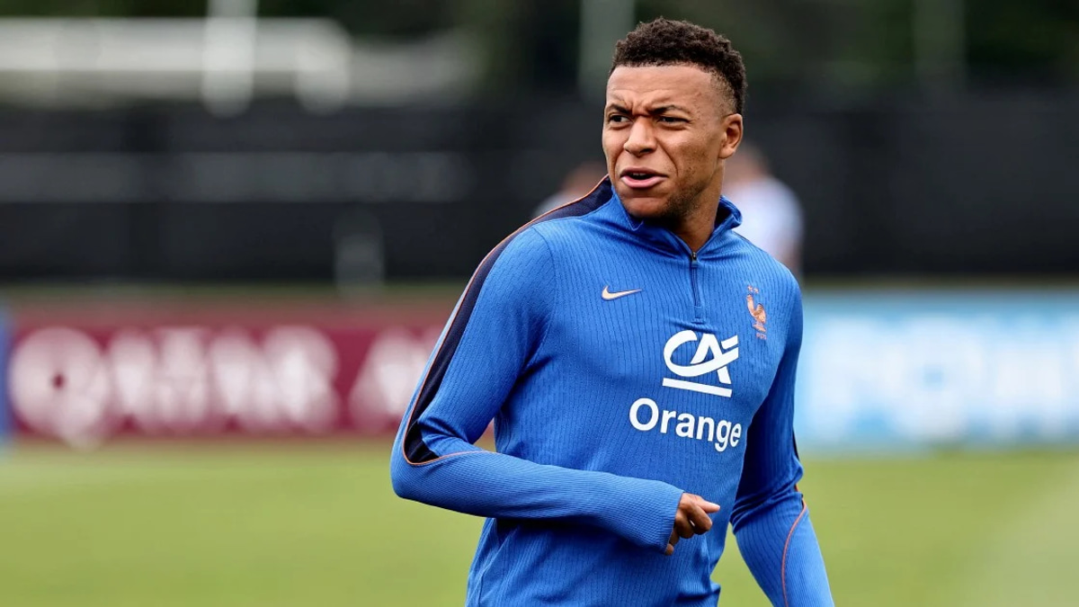 Paris prosecutors launch inquiry into Paraguayan politician's remarks about Mbappé