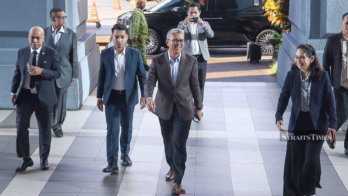 Tengku Zafrul testifies in Muhyiddin's Jana Wibawa corruption case