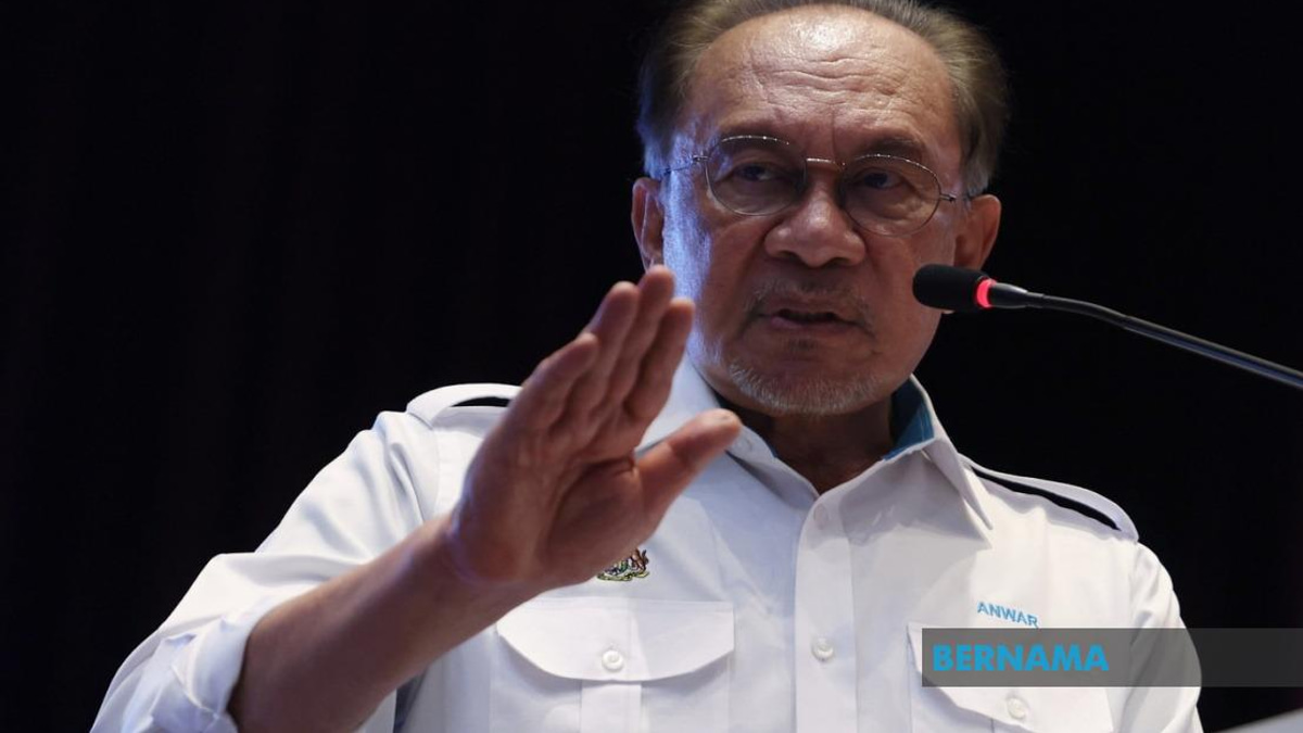 Malaysia's Civil Service Drives Competitiveness Rise, PM Anwar Says