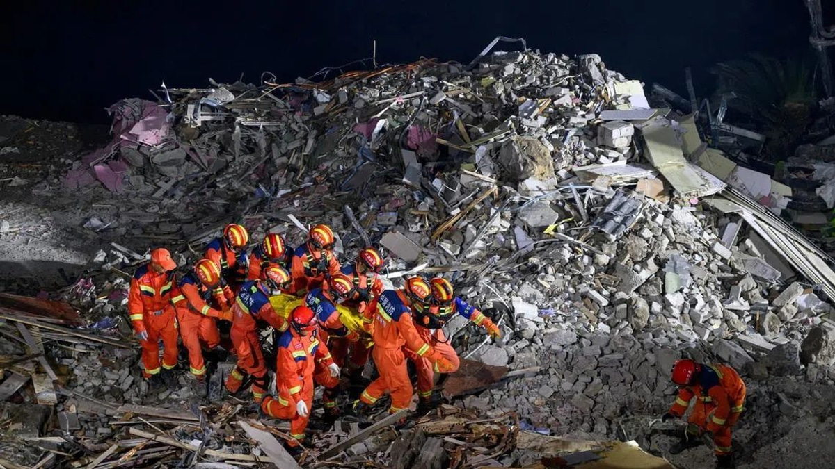 China Deploys Explosives in Race Against Time to Reach Landslide Victims
