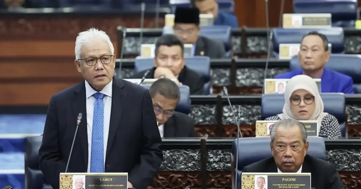 Hamzah Reclaims Opposition Leader's Front Bench Seat as Muhyiddin Shuffled Down