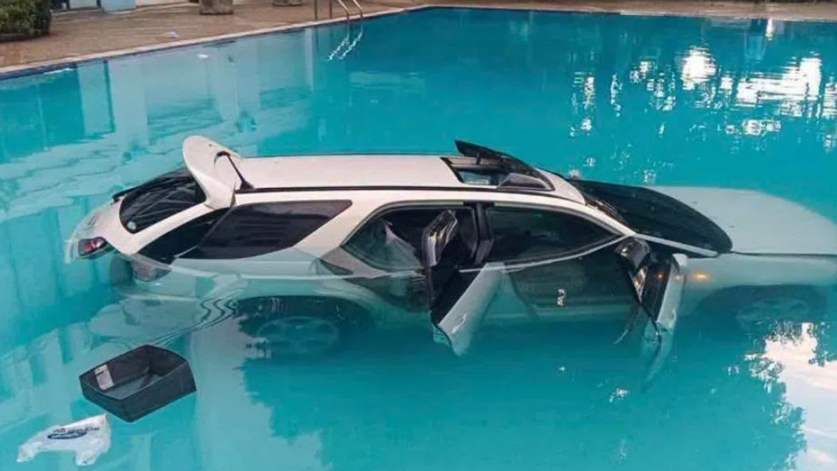 Thai Man Crashes SUV Into University Pool Over Condo Rent Dispute With Mother