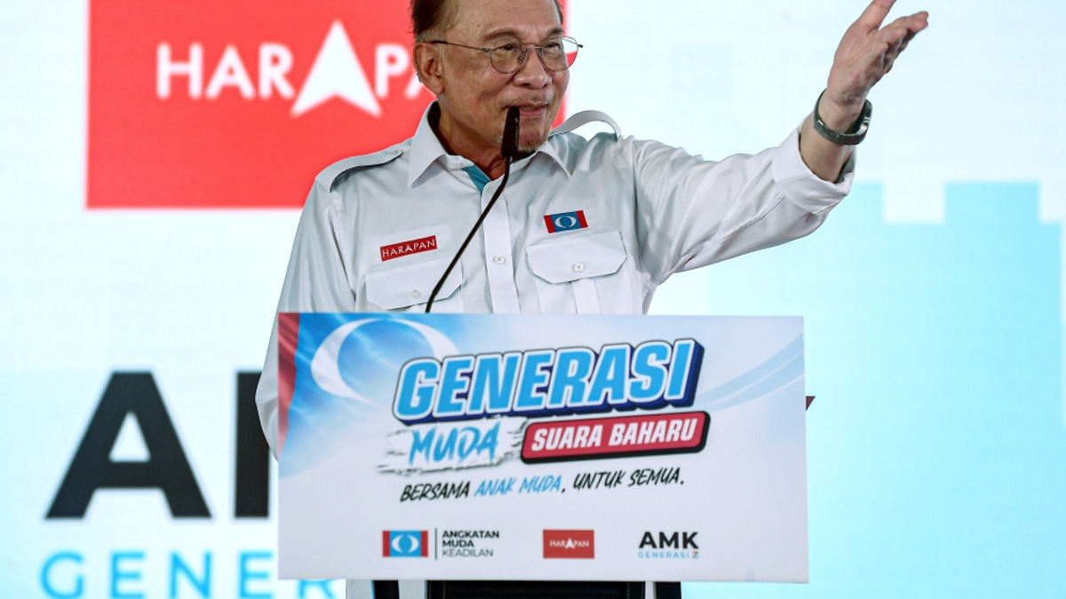 Anwar Calls on Generation Z to Break Free from Racial and Fear-Based Politics
