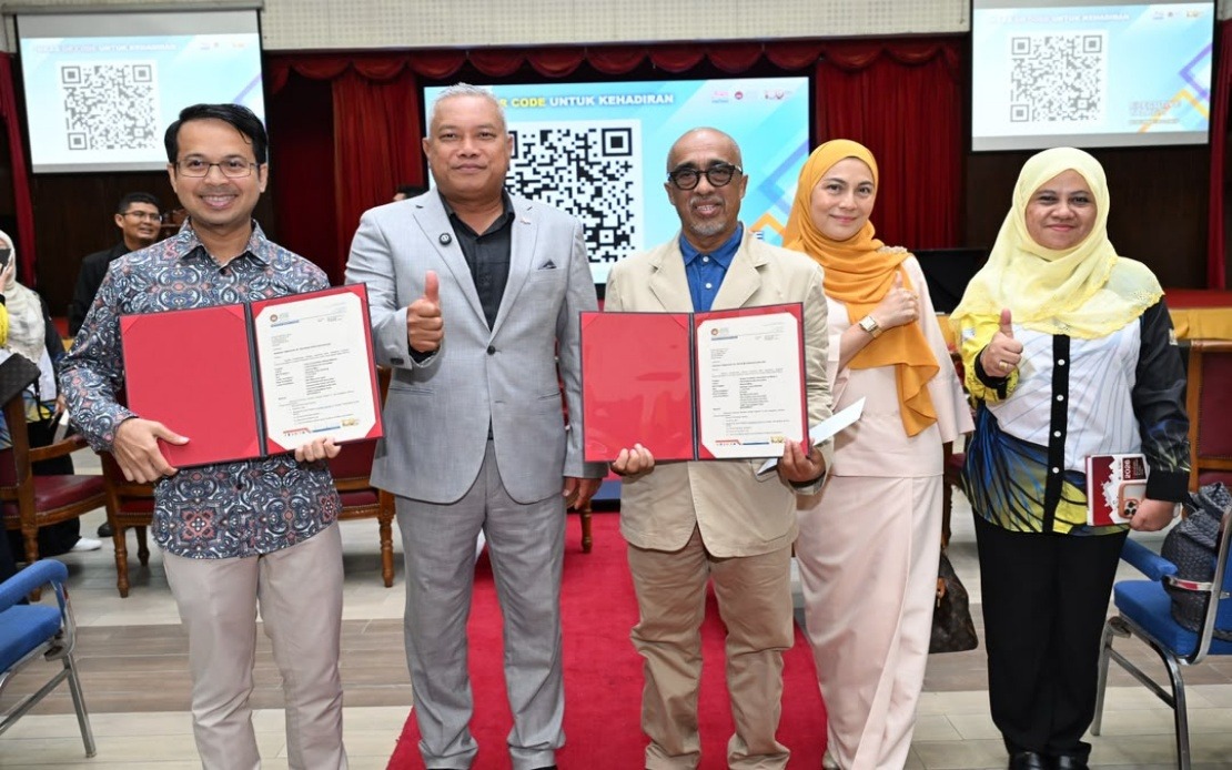 Veteran Actor Sabri Yunus and TV Host Fedtri Yahya Return to University After Decades
