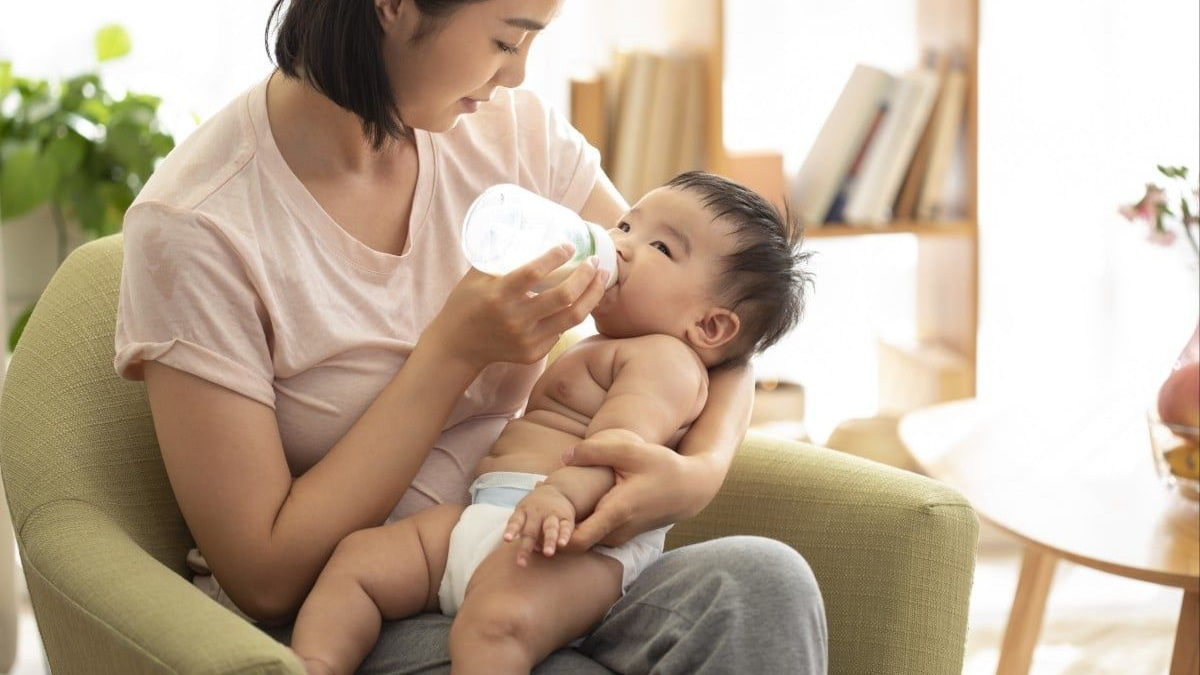 Chinese Infant's Near-Fatal Illness Highlights Dangers of Non-Water Infant Formula Preparation