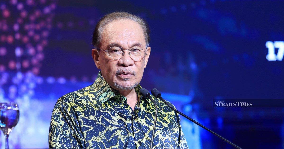 PM Anwar completes abdominal hernia surgery, continues recovery under medical care