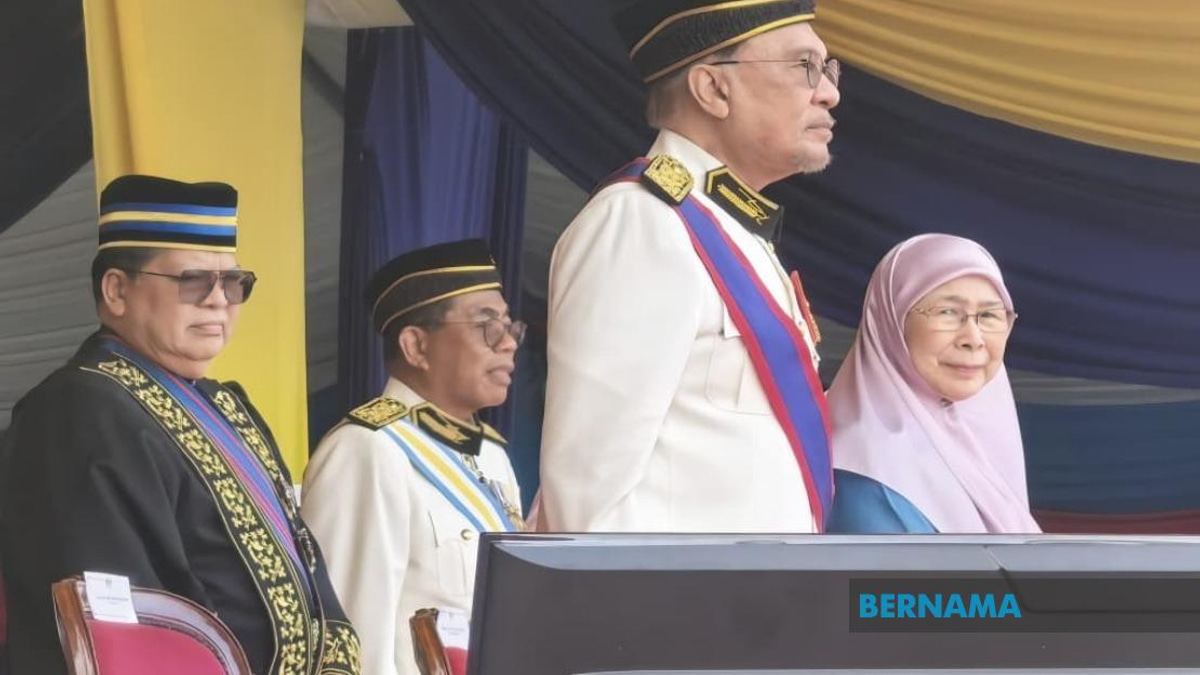 PM Anwar Calls on Malaysians to Remember Sacrifices of Defence Forces