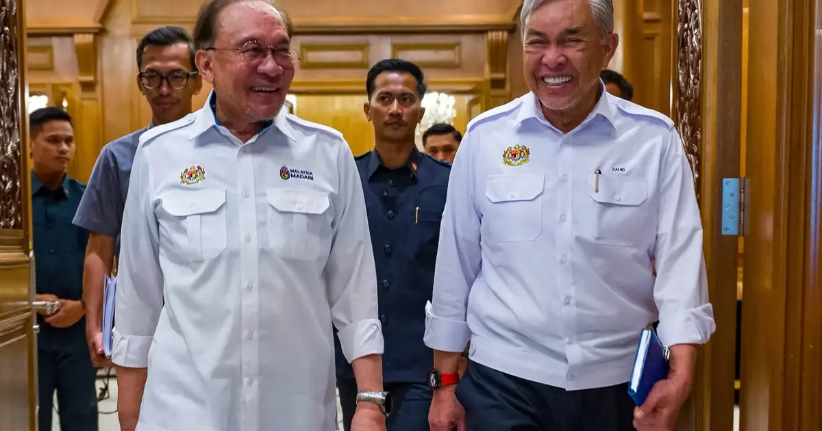 Anwar and Zahid put on united front after sacking threat row