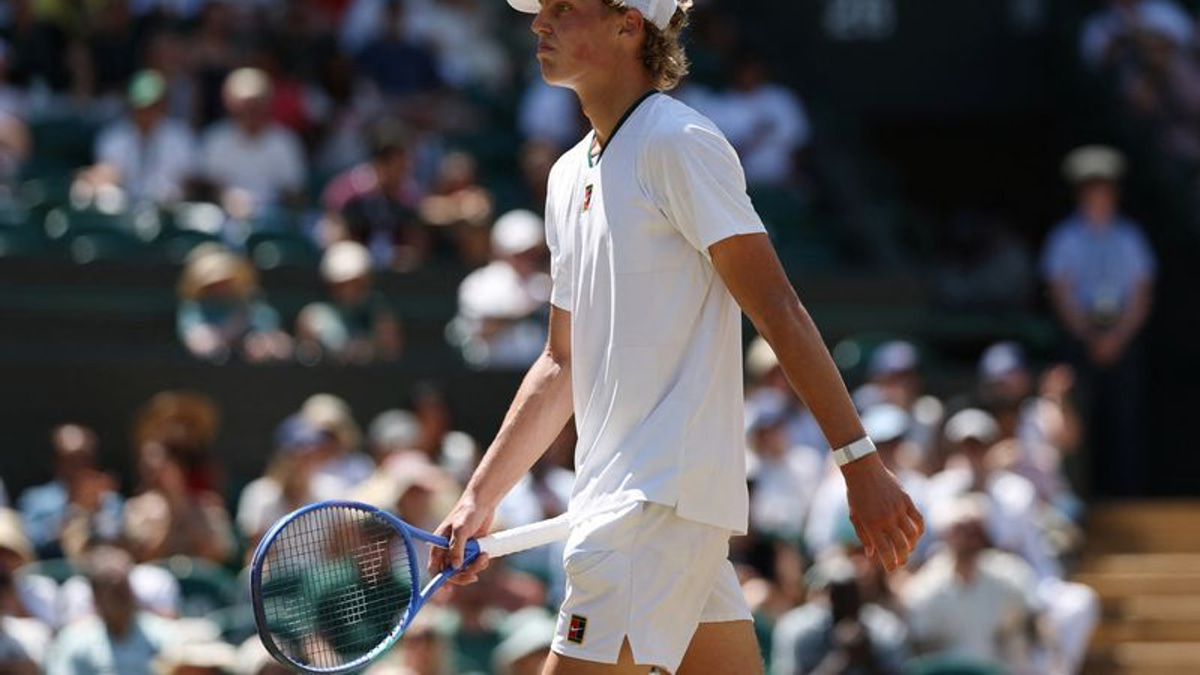 Hewitt's teenage son Cruz breaks through with maiden ATP victory in Washington
