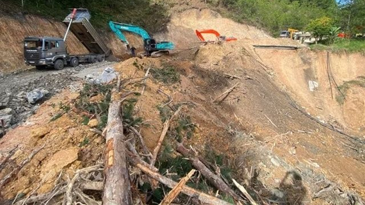 Vietnam Declares Natural Disaster Emergency on Ho Chi Minh Road Following Severe Flooding