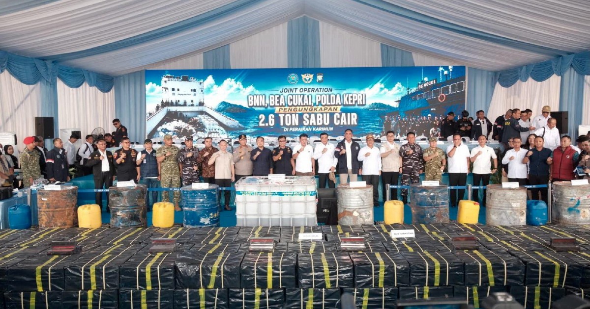 Indonesia Arrests 10 Myanmar Nationals in Massive Liquid Methamphetamine Seizure