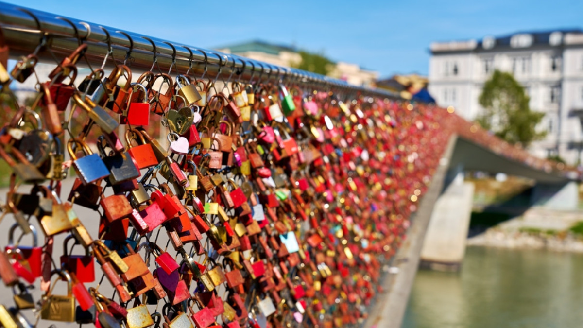 Jakarta's 'Love Lock' Bridge Plan Reignites Debate on Urban Priorities