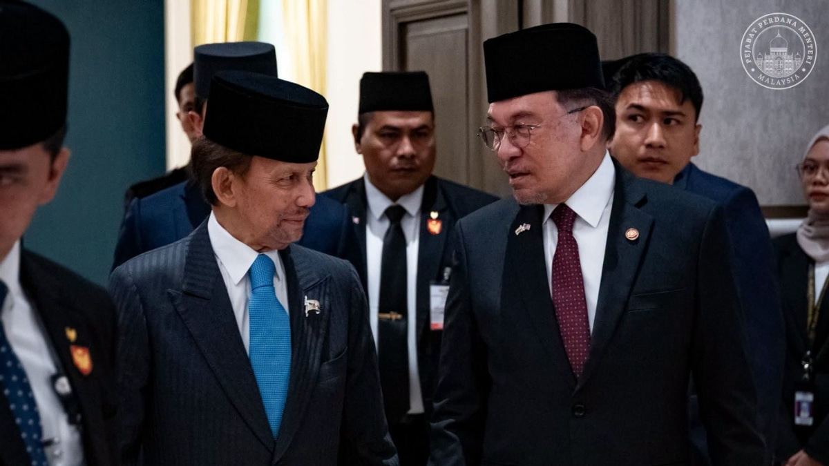 Brunei Sultan Calls Anwar to Inquire About Health Following Surgery