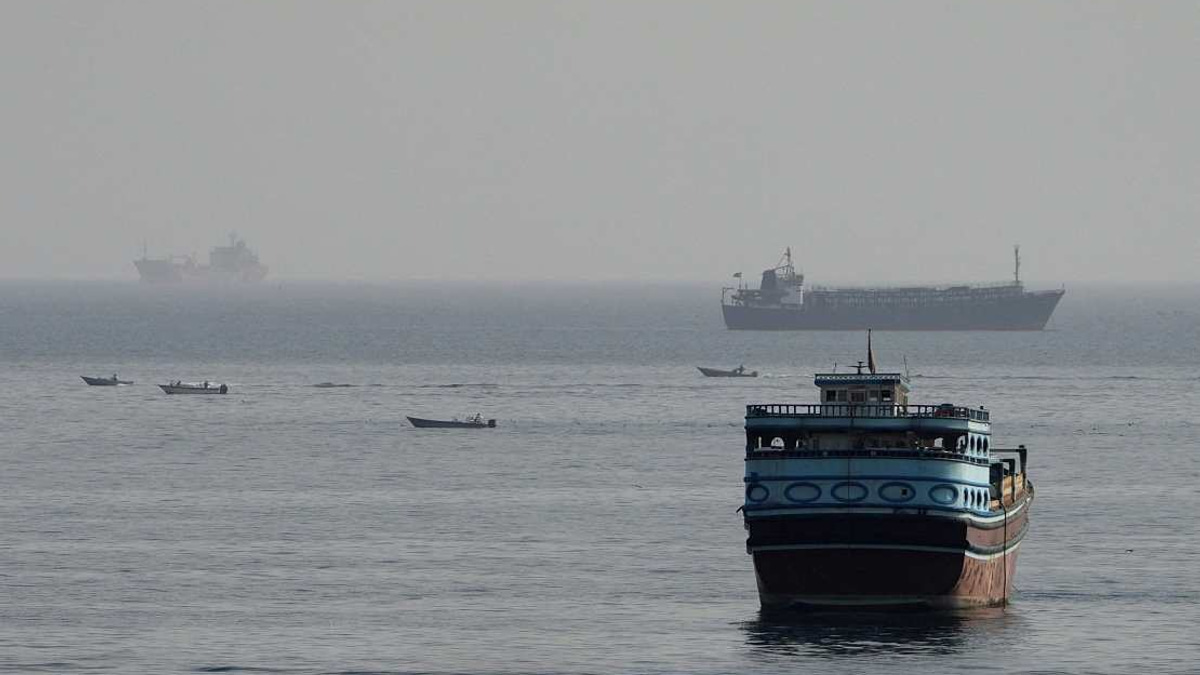 Japan's Takaichi Urges Iran to Keep Strait of Hormuz Free of Transit Fees