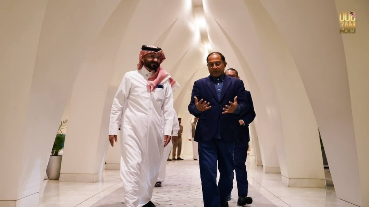 Malaysia's Higher Education Minister Travels to Qatar to Pay Respects to Late Amir