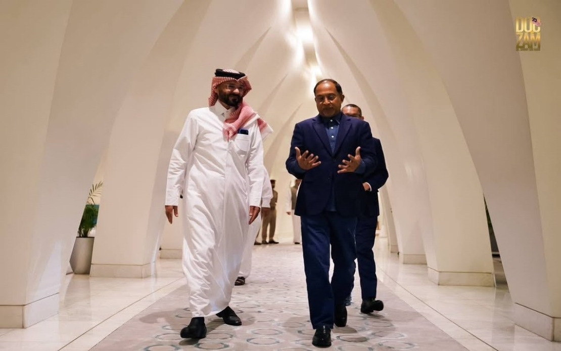 Malaysia's Higher Education Minister Travels to Qatar to Pay Respects to Late Amir
