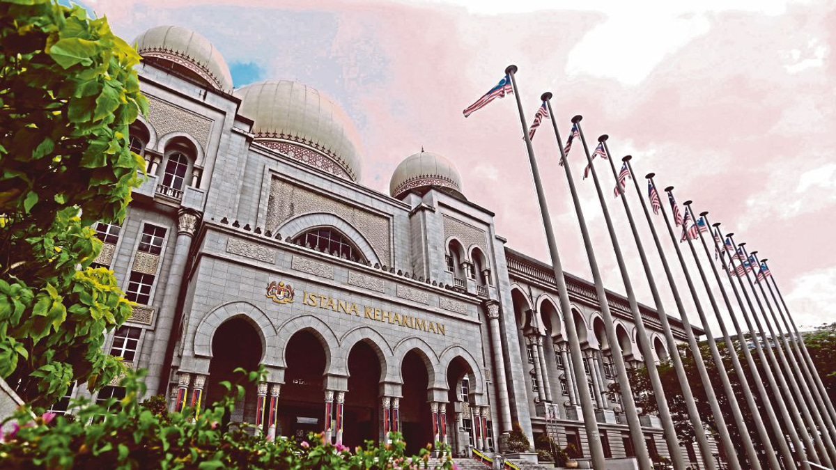 High-profile court cases dominate Malaysian docket: Isa Samad's conviction appeal and former army chief's money laundering trial