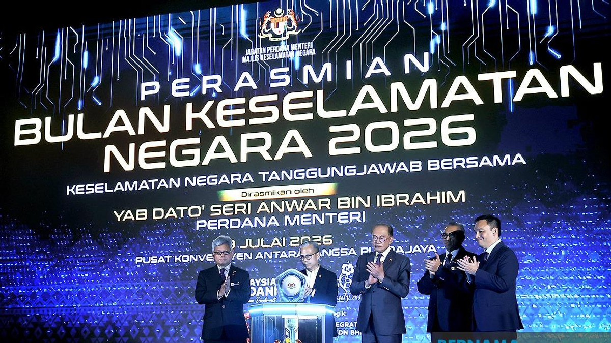 PM Anwar Warns Against Divisive Identity Politics as Security Threats Mount