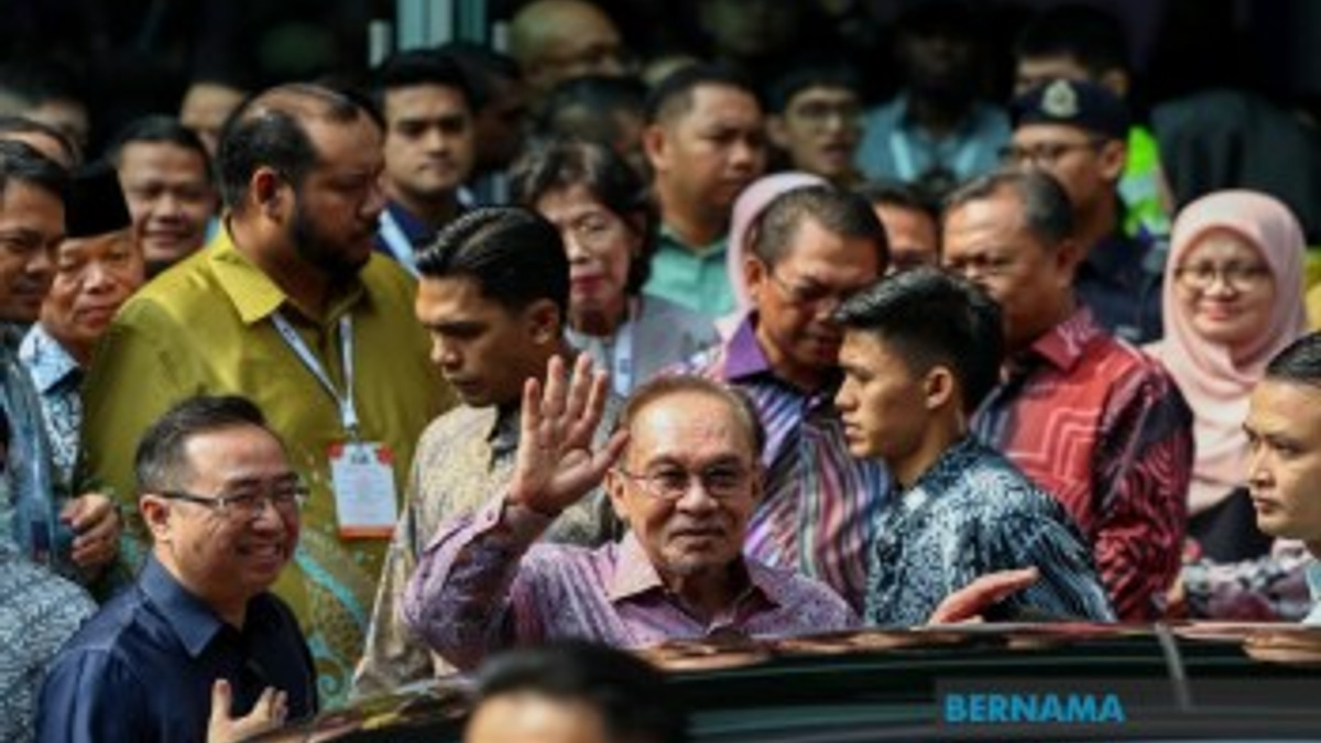 Malaysia's Six Per Cent GDP Growth Signals Strong Recovery, But PM Cautions Against Spending Assumptions