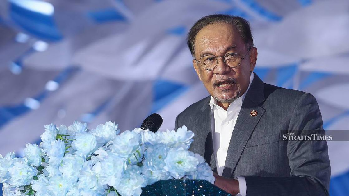 Malaysia will expel Israelis linked to Network School, Anwar warns
