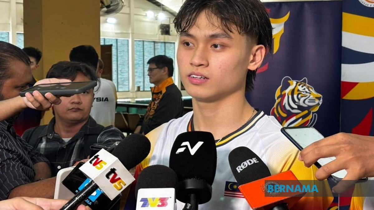 Low Wa Sern Claims First SUKMA Squash Gold With Mentor Joachim Chuah's Guidance