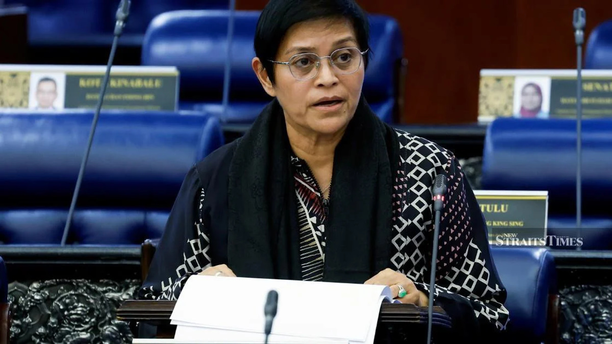 Azam Baki's Share Records Remain Private, Says Azalina