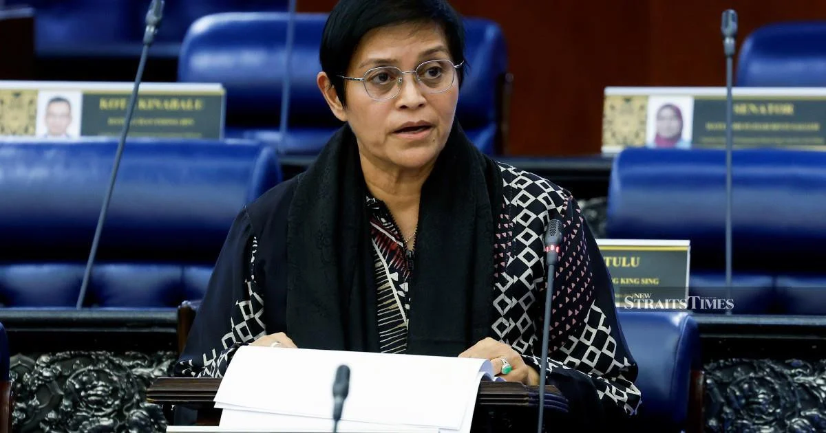 Azam Baki's Share Records Remain Private, Says Azalina