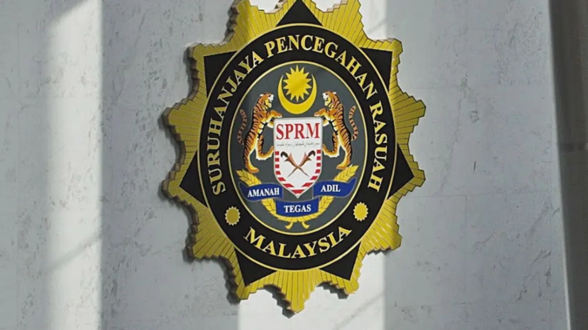 MACC Grills Former Tabung Haji CFO for Over Six Hours in RM370 Million Share Purchase Probe