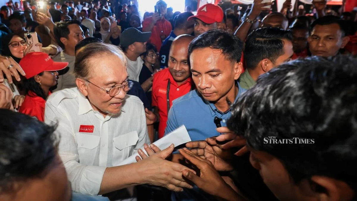 Anwar Dismisses Early Election Calls, Stands Firm on Unity Government's Mandate