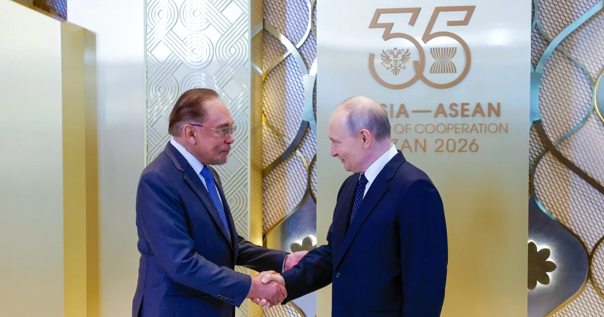 Anwar and Putin Discuss Energy Security and Trade in Local Currencies