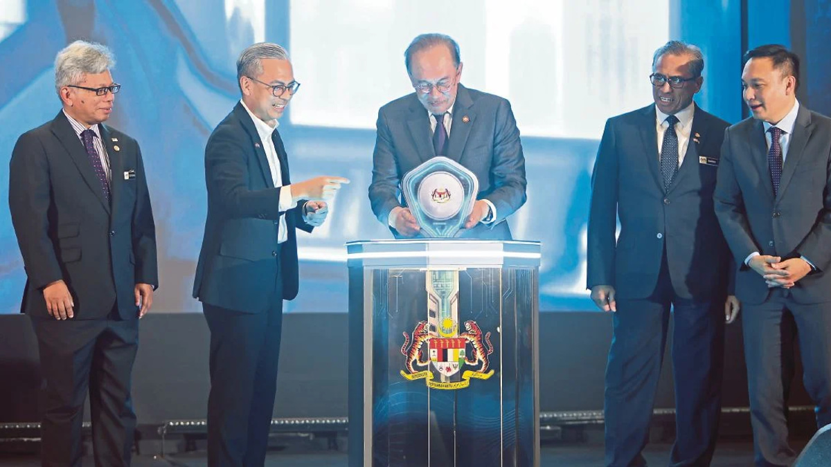 Malaysia must rethink security strategy to tackle evolving threats, Anwar says