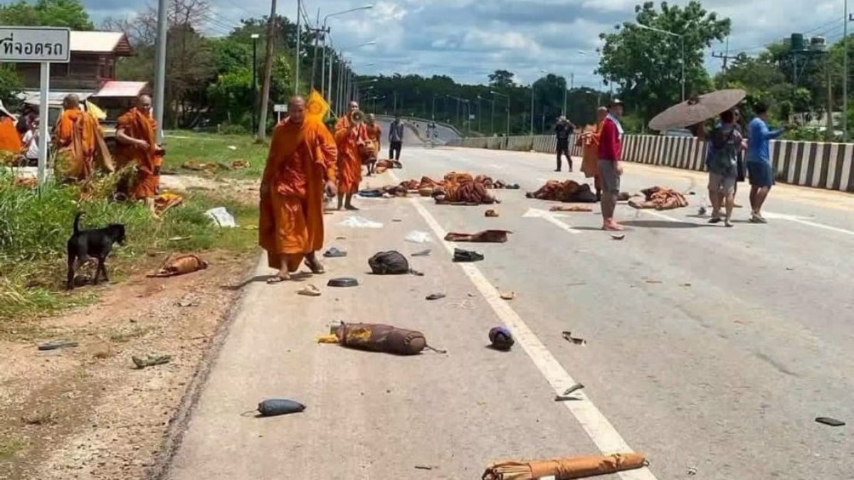 Eight Buddhist Monks Killed When Pickup Truck Strikes Pilgrimage Group in Thailand
