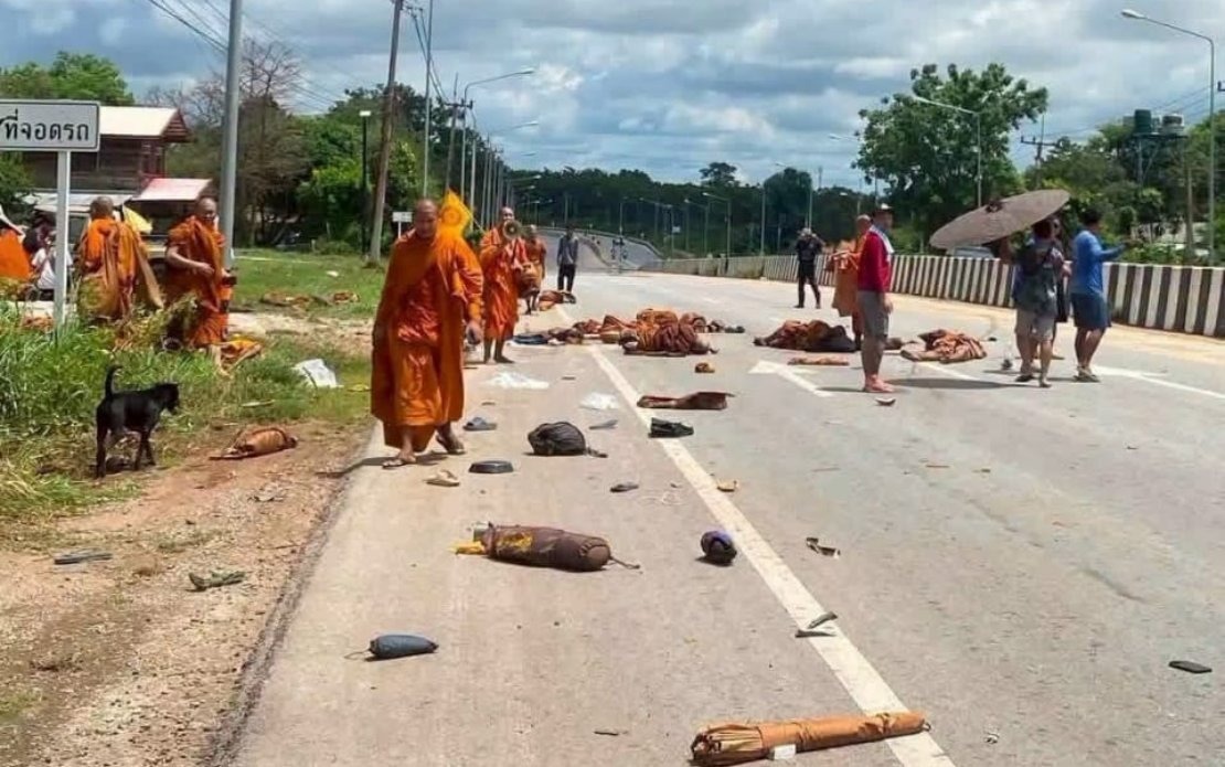 Eight Buddhist Monks Killed When Pickup Truck Strikes Pilgrimage Group in Thailand