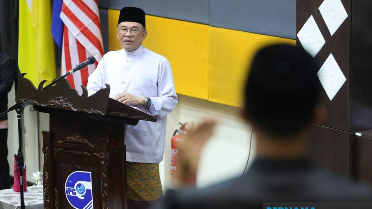 Malaysia Needs Teachers Who Master Technology and Human Values, Says PM