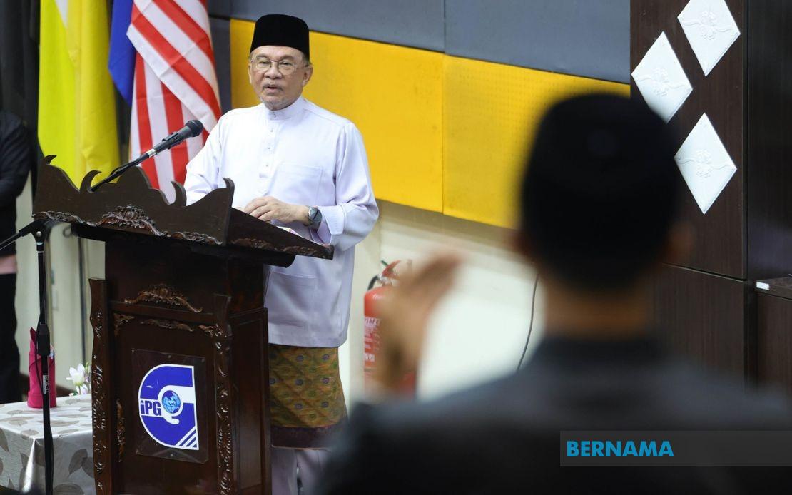 Malaysia Needs Teachers Who Master Technology and Human Values, Says PM