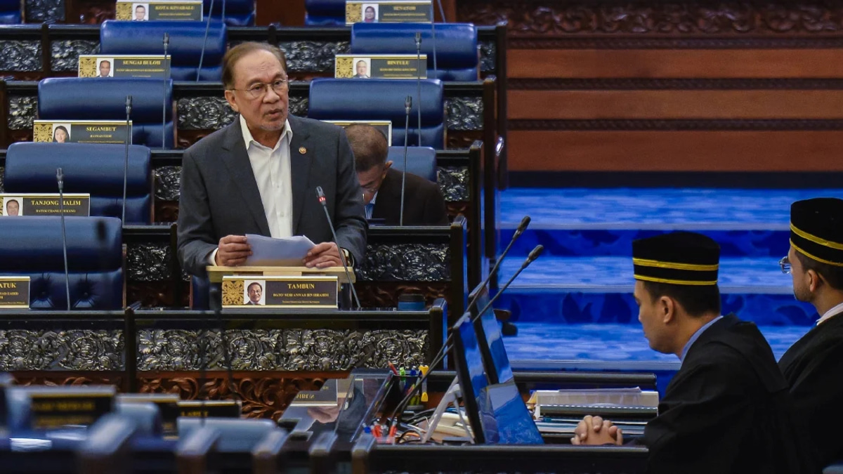 PM Anwar Dismisses Claims He Ordered Cancellation of Johor Felda Settlers' Day Event