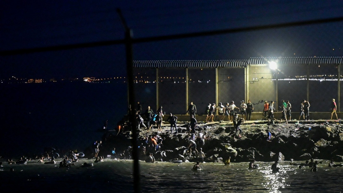 Spain Mobilises Forces as Thousands of Moroccans Surge Toward Ceuta Border
