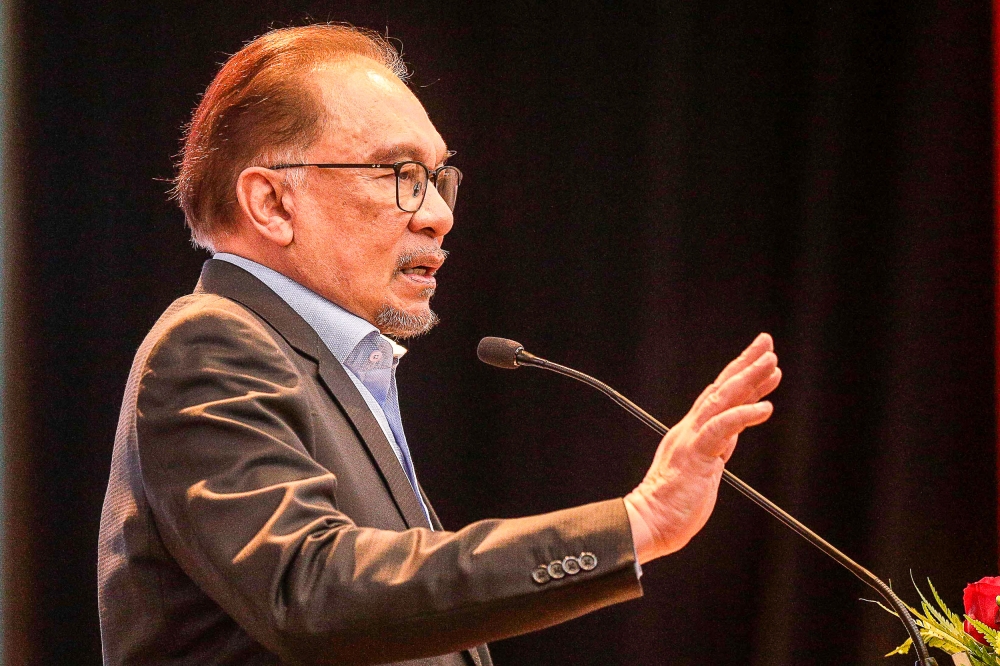Anwar praises customs agency for intercepting shipment bound for Israel at Johor port