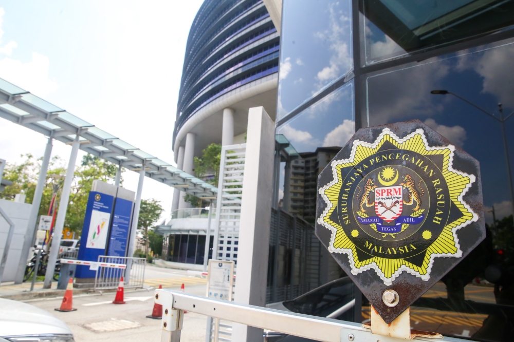 Ex-Civil Servant Held Over RM300,000 Aid Fraud Scheme Using 11 Identities