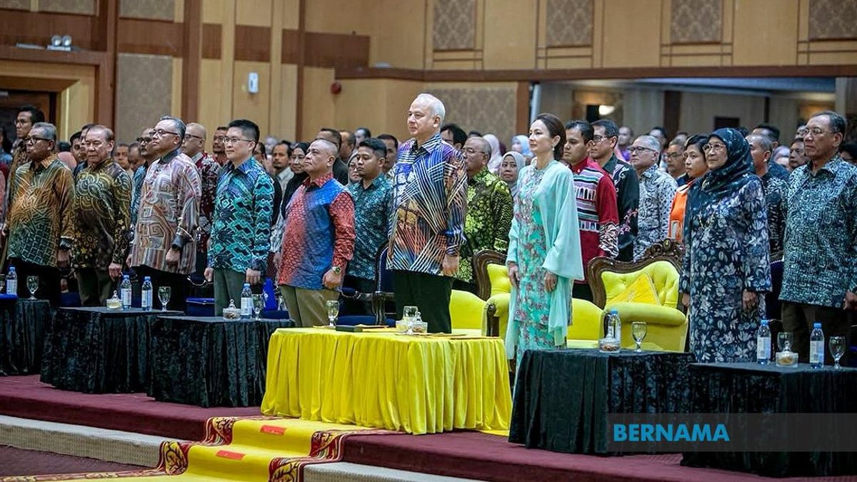 Sultan Nazrin Opens Perak's 2026 Merdeka Month Celebration with Youth Talent Festival