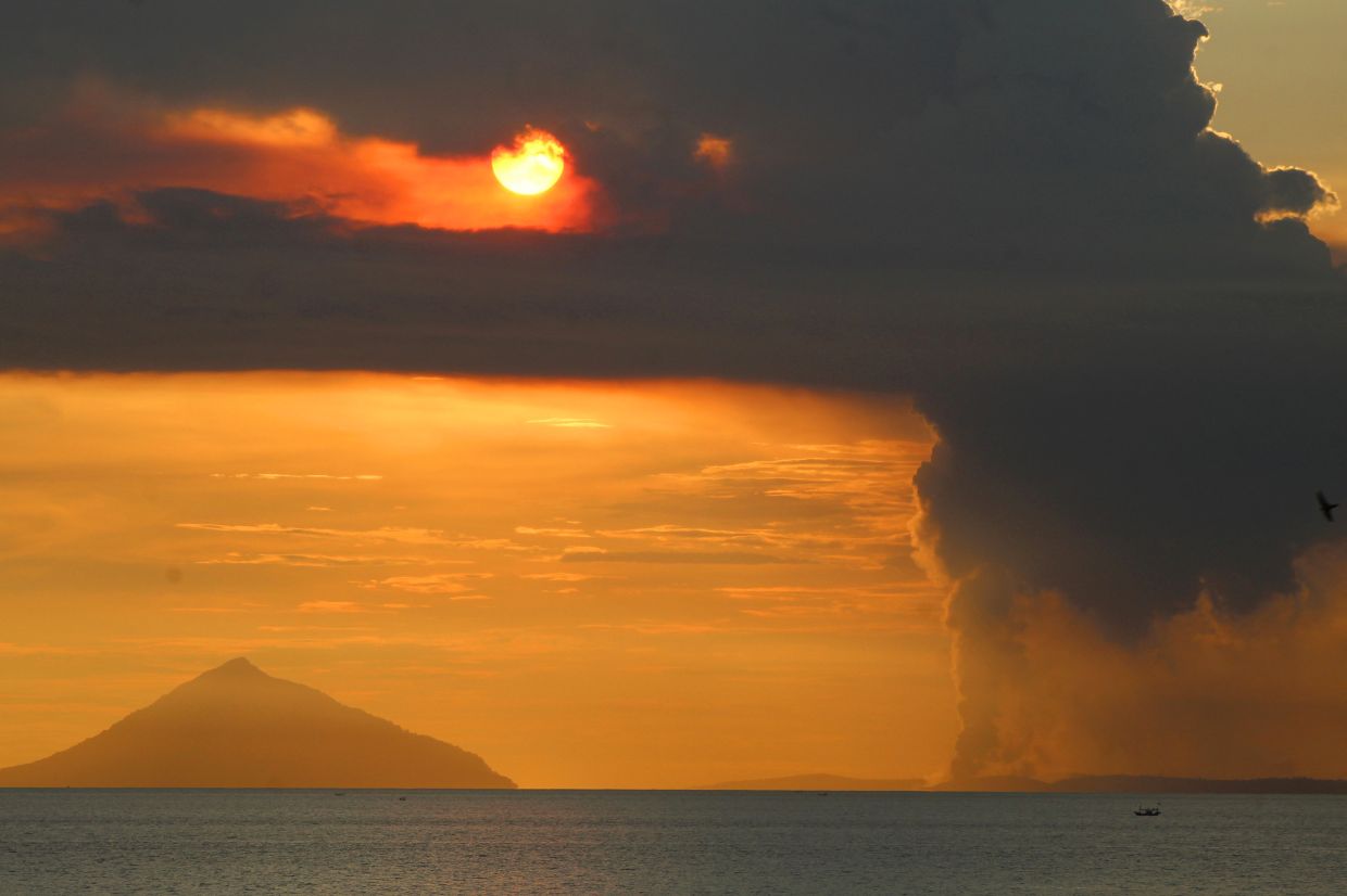 Mount Anak Krakatau Erupts as Activity Intensifies, Alert Level Raised