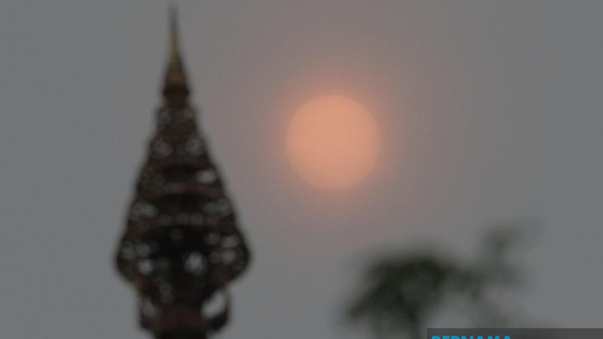 Selangor Local Authorities Intensify Open Burning Crackdown as Haze Clouds State