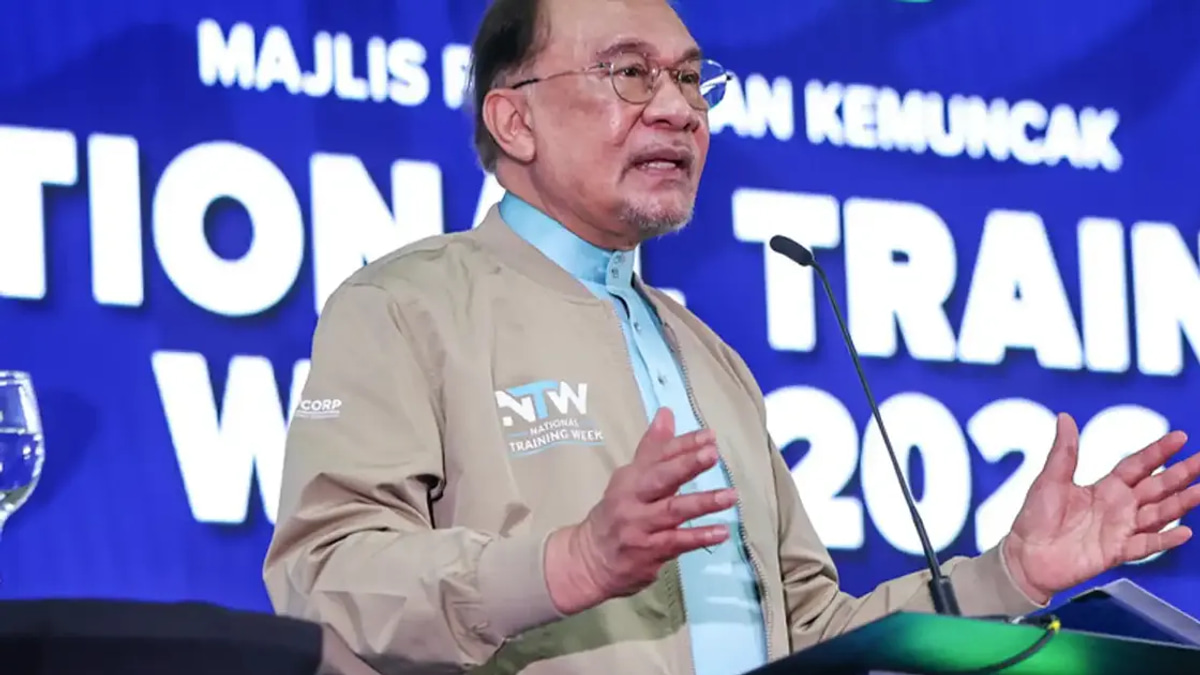 Anwar Rejects Sanusi's Questioning of Non-Malay Loyalty, Affirms Constitutional Respect